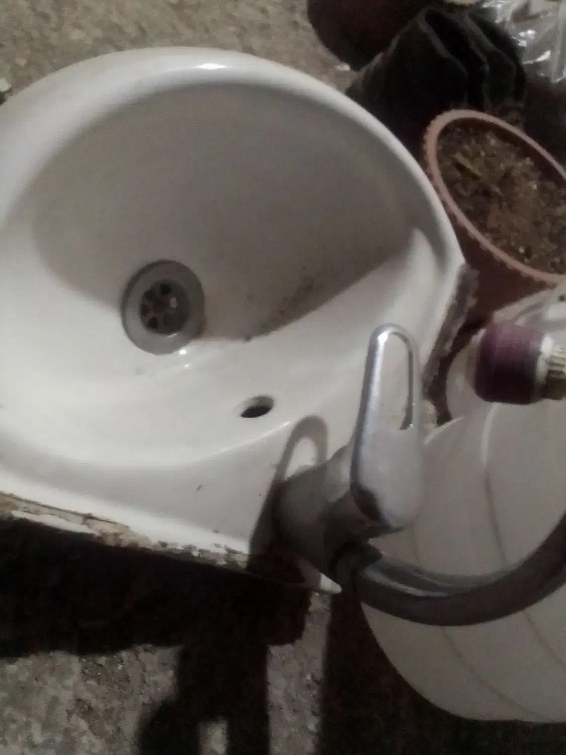 روشویی سه گوش کم جا با شیر|لوازم سرویس بهداشتی|آستارا, |دیوار