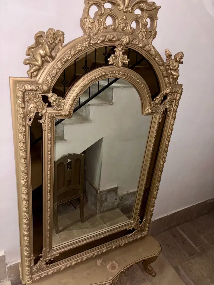 آینه|آینه|گلبهار, شهر جدید گلبهار|دیوار