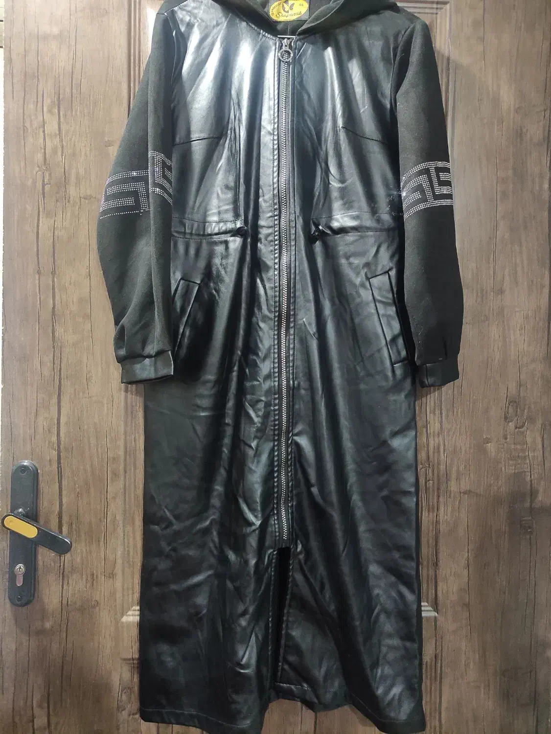 مانتو بلند چرم|لباس|قم, نیروگاه|دیوار