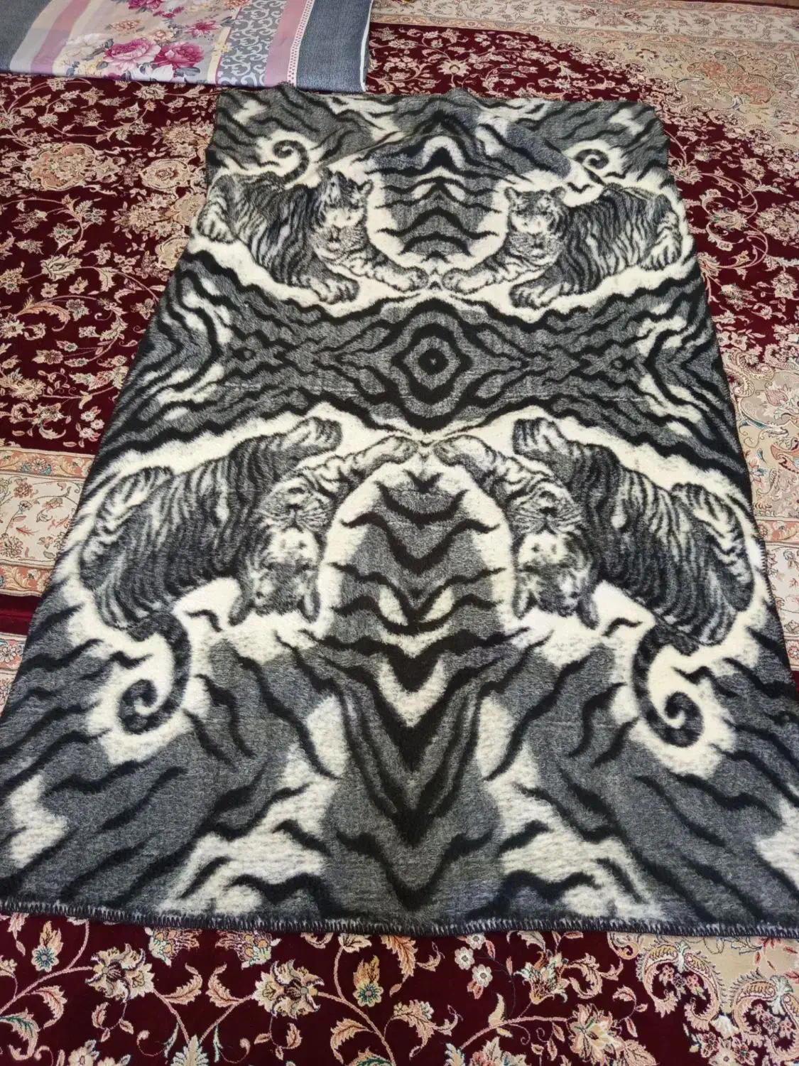 پتو نرم دو لایه|رختخواب، بالش، پتو|اردبیل, |دیوار