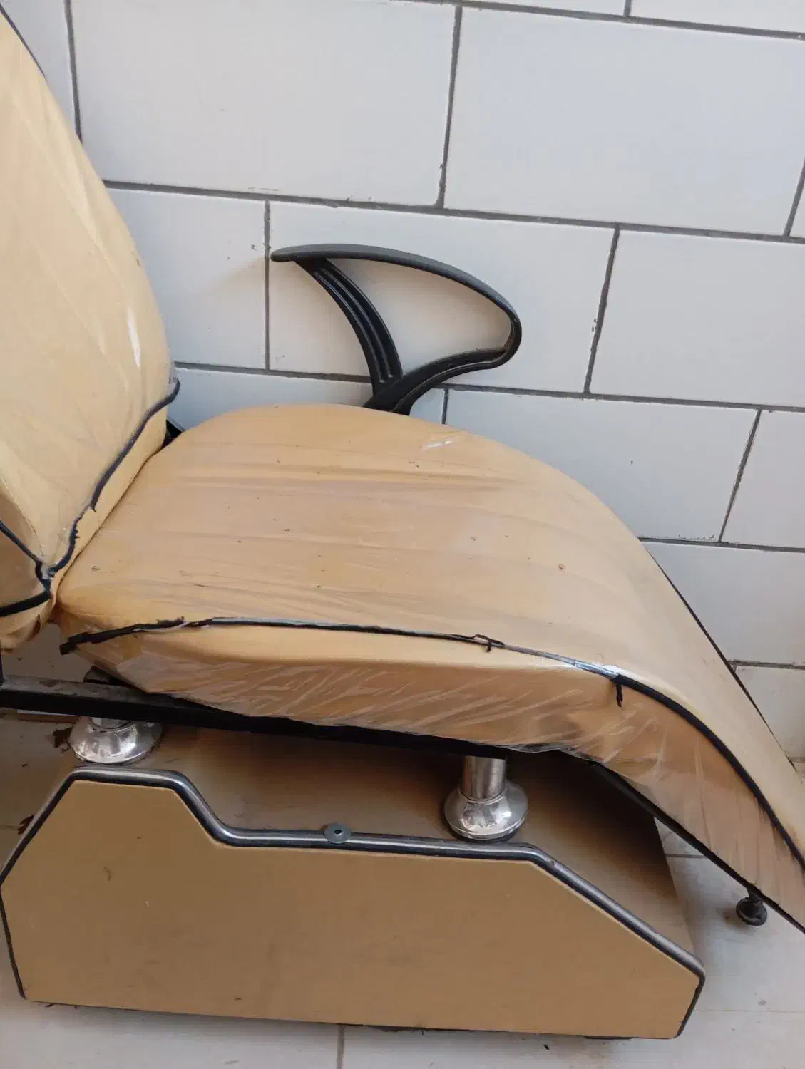 صندلی آرایشگاه نو|آرایشگاه و سالنهای زیبایی|کرمان, |دیوار