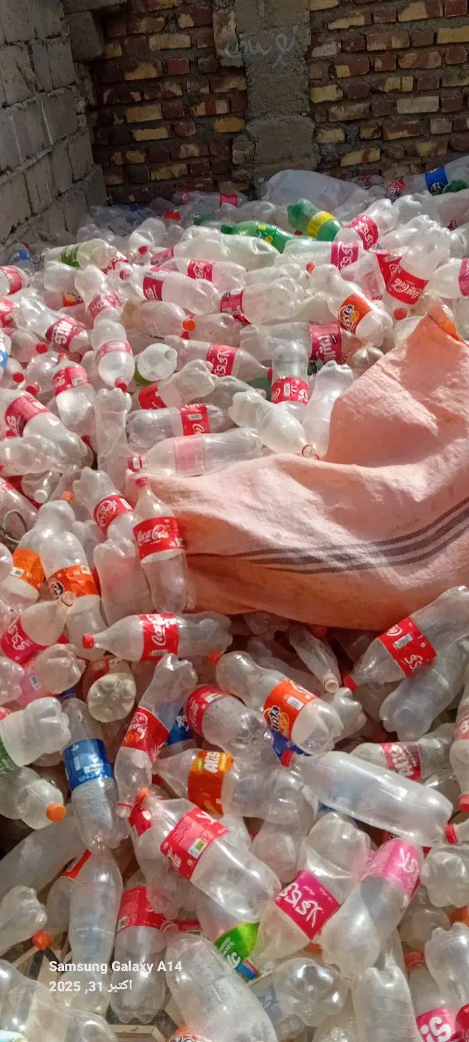 بطری نوشابه دارم|ظروف نگهدارنده، پلاستیکی، یکبارمصرف|زابل, |دیوار