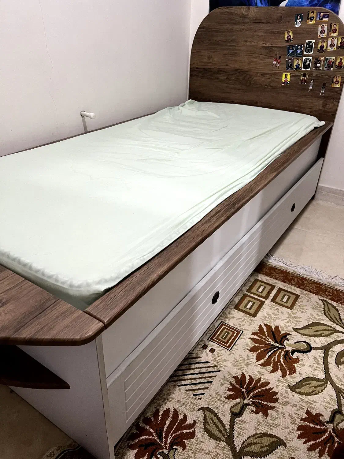 سرویس تخت و کمد نوجوان کاملا نو|تخت و سرویس خواب|وحیدیه, |دیوار