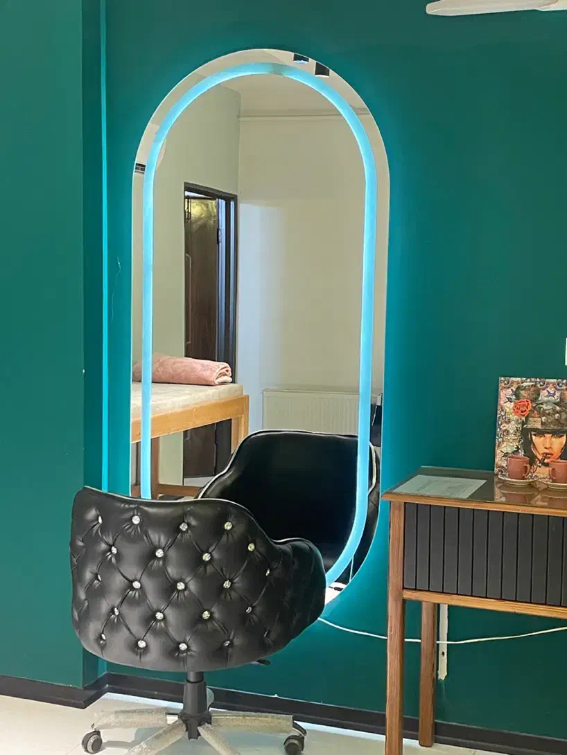 آیینه کنسول تخت میز ناخن سرشور صندلی میکاپ|آرایشگاه و سالنهای زیبایی|قائمشهر, |دیوار