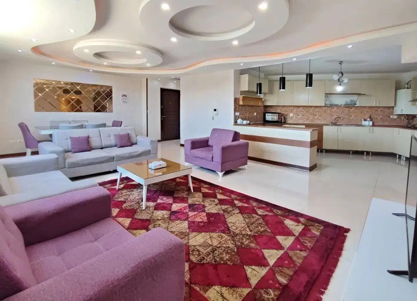 اجاره منزل مبله شیک تمیز عالی|اجارهٔ کوتاه‌مدت آپارتمان و سوئیت|شیراز, فرهنگ شهر|دیوار