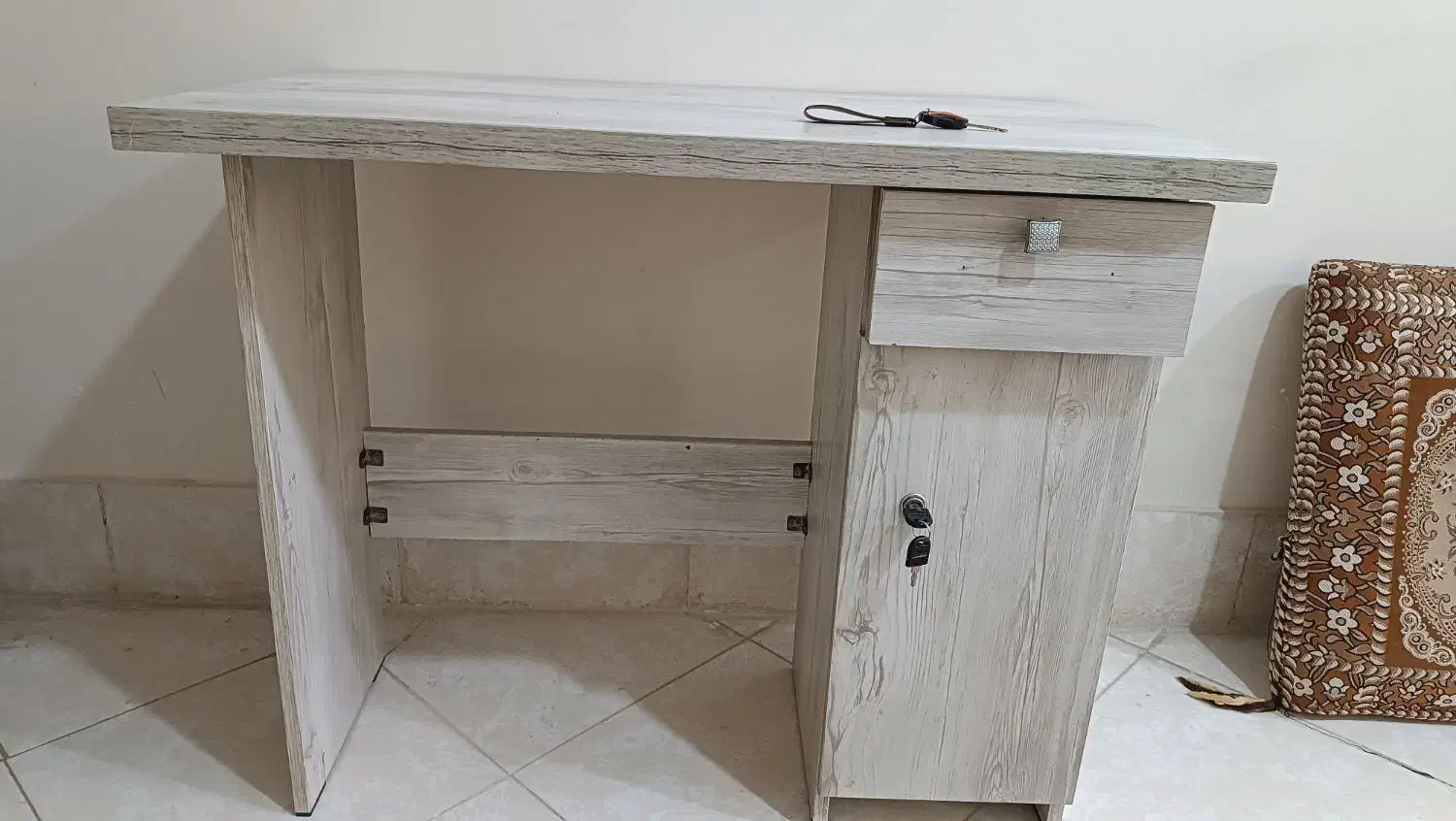 میز تحریر|میز تحریر و کامپیوتر|ساوه, |دیوار