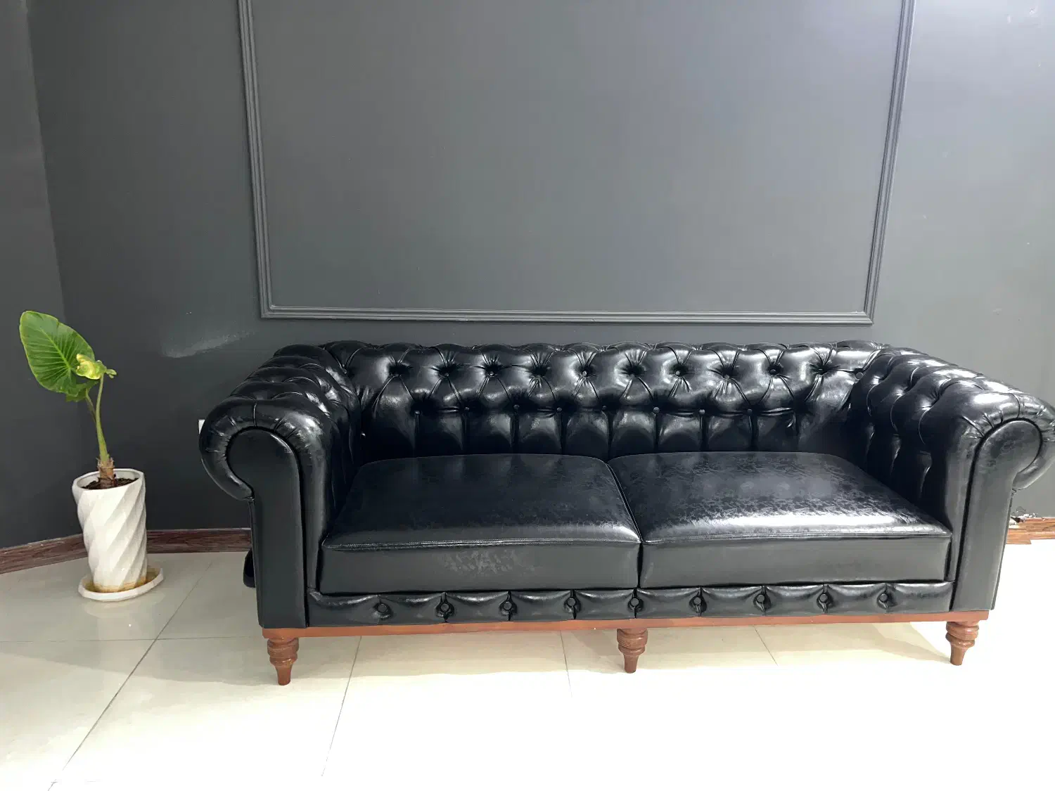 مبل چستر چرم مشکی ۳نفره|مبلمان خانگی و میز عسلی|ساری, |دیوار