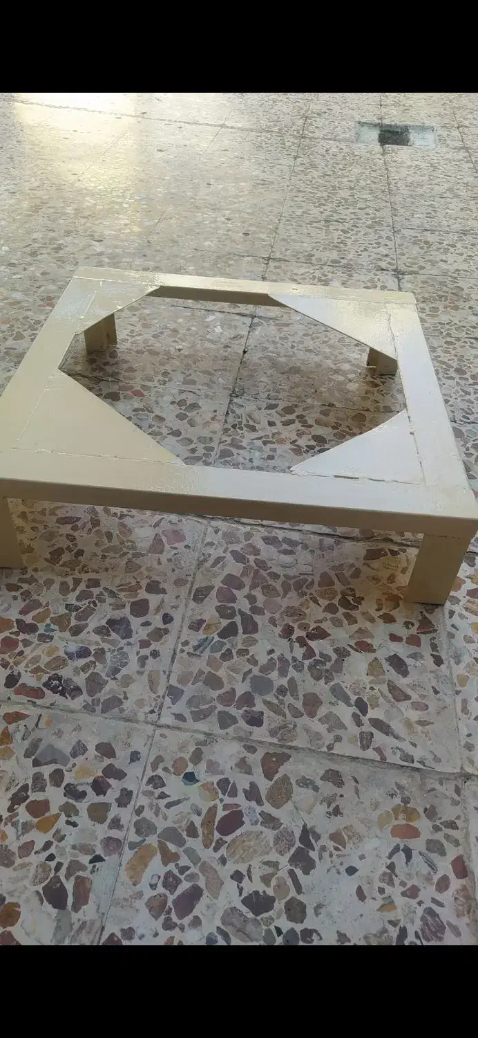 چهار پایه آهنی|صندلی و نیمکت|ایذه, |دیوار