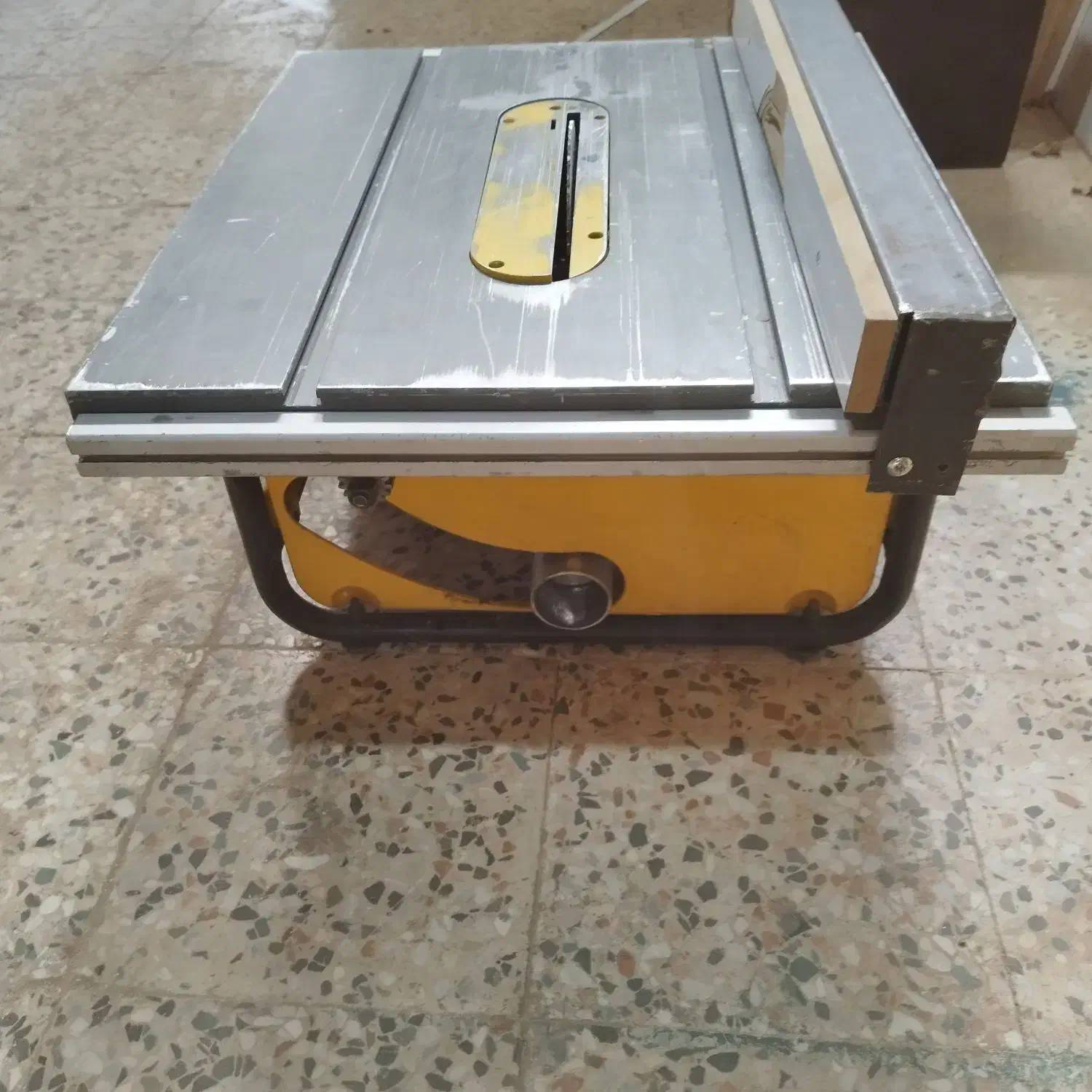 آرت میزی دیوالت|ابزارآلات|اصفهان, لیمجیر|دیوار