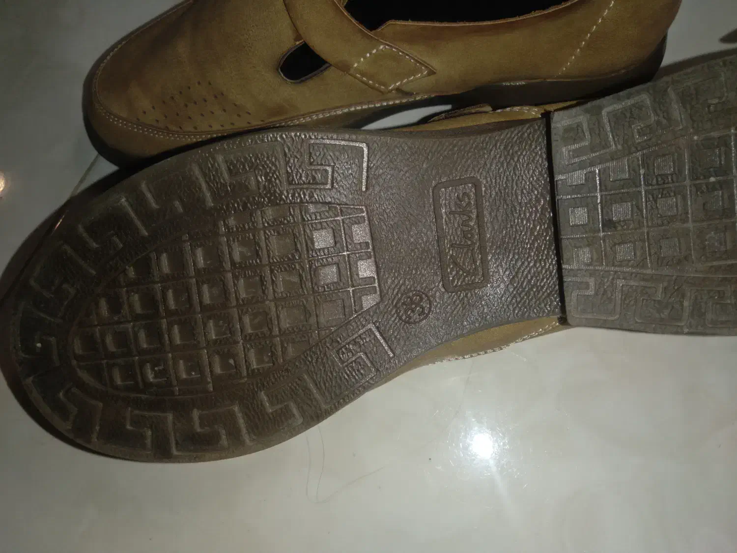 کفش اسپرت|کیف، کفش، کمربند|ساری, |دیوار