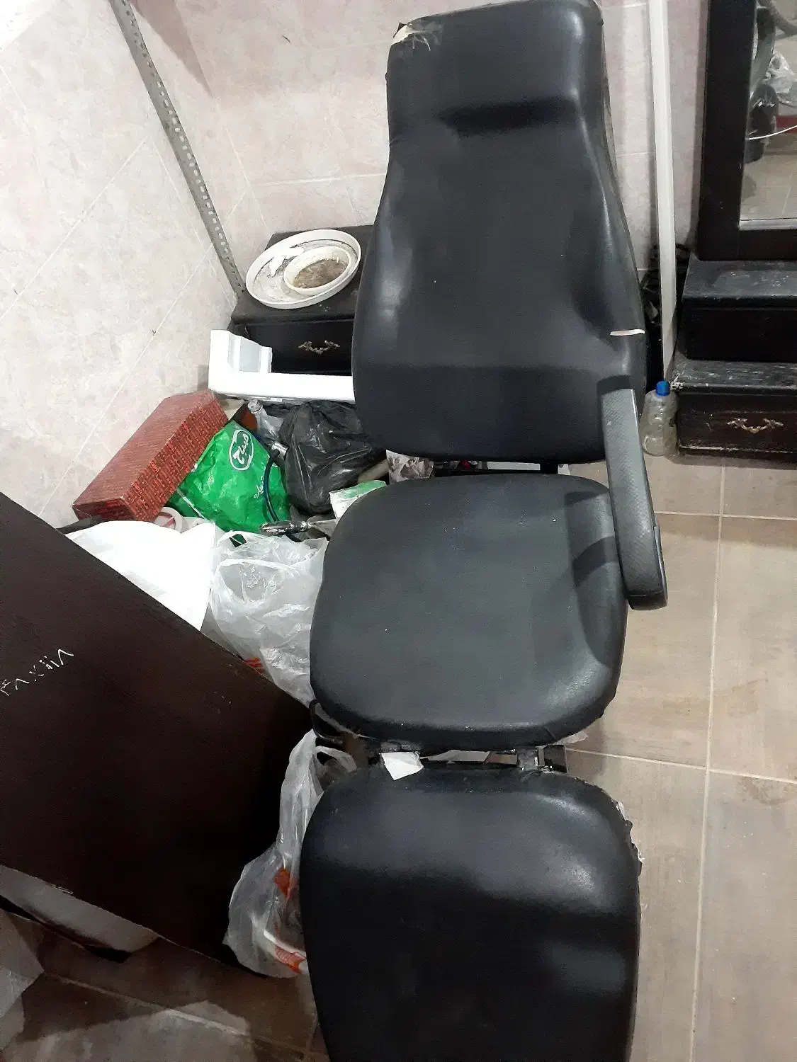 صندلی اصلاح و آرایشگاه  هشتصد و پنجاه|آرایشگاه و سالن‌های زیبایی|گالیکش, |دیوار