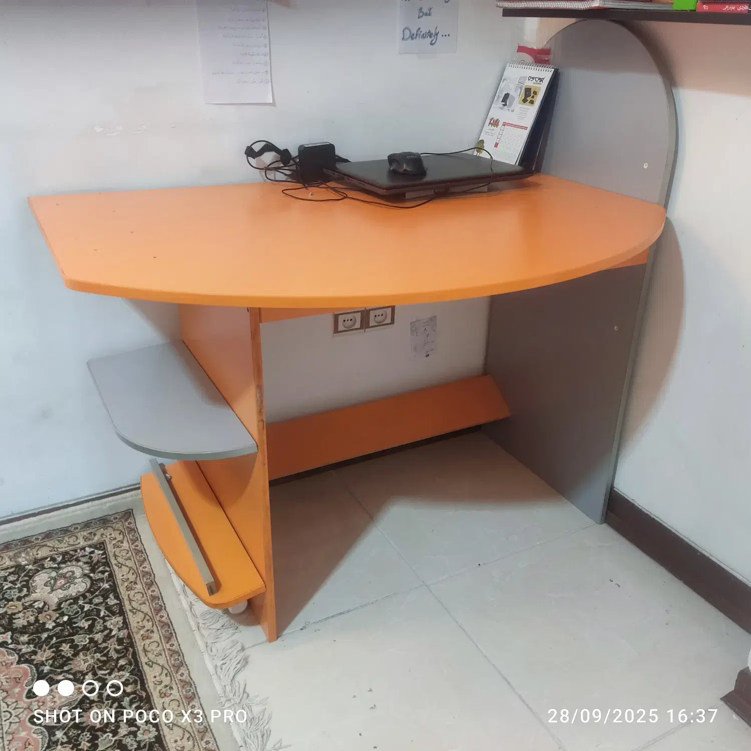 کمد و تخت نوجوان ،میز تحریر،شلف|تخت و سرویس خواب|شیراز, شهرک مخابرات|دیوار