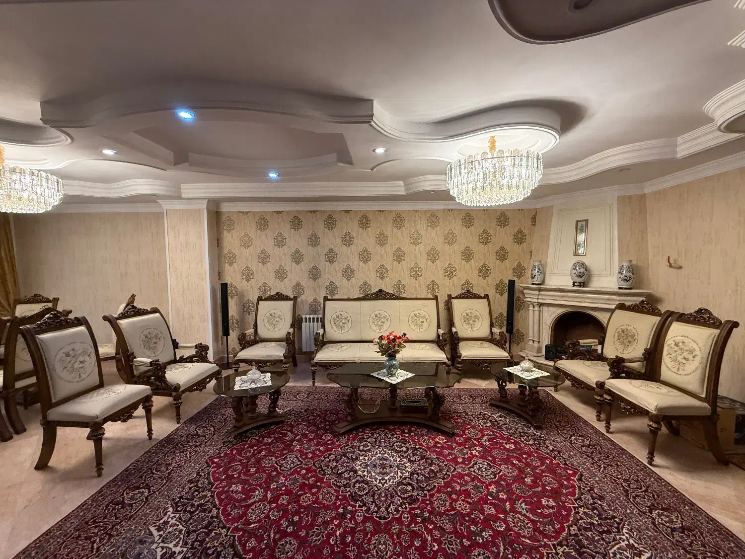 مبل استیل و میز نهار خوری ۸ نفره در حد نو و سالم|مبلمان خانگی و میز عسلی|تهران, سازمان آب|دیوار