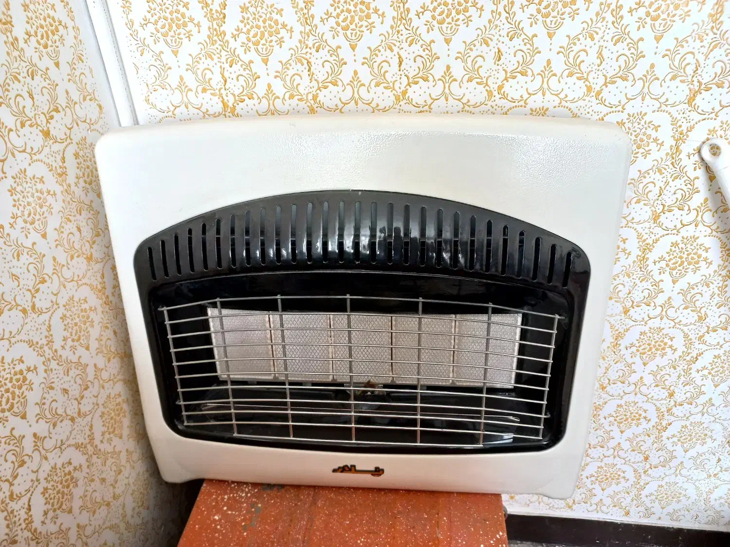 تعدادی بخاری در حده نو|بخاری، هیتر، شومینه|مشهد, گلبرگ|دیوار