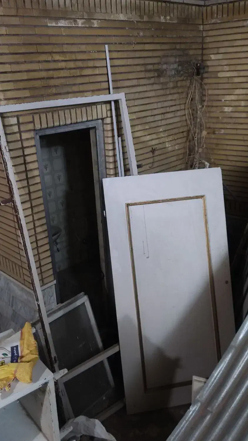 درب و پنجره ساختمان|مصالح و تجهیزات ساختمان|قم, صفائیه|دیوار