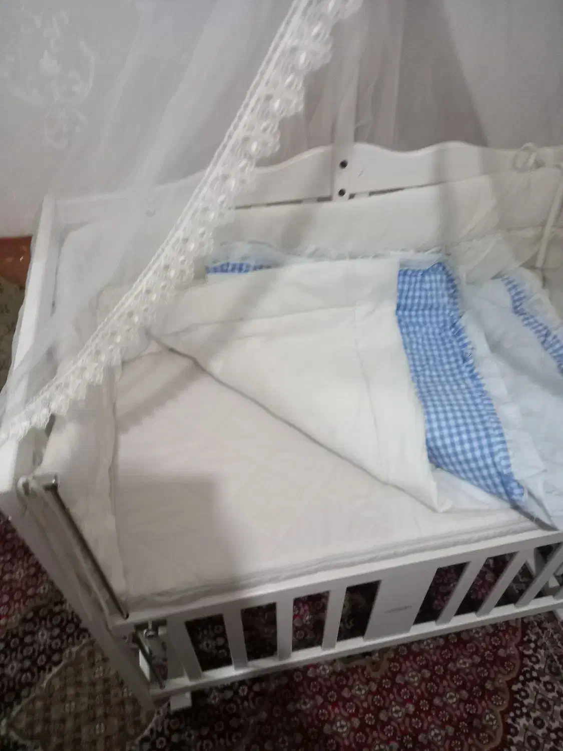 گهواره نوزادی در حد نو|تخت و سرویس خواب|اردبیل, |دیوار