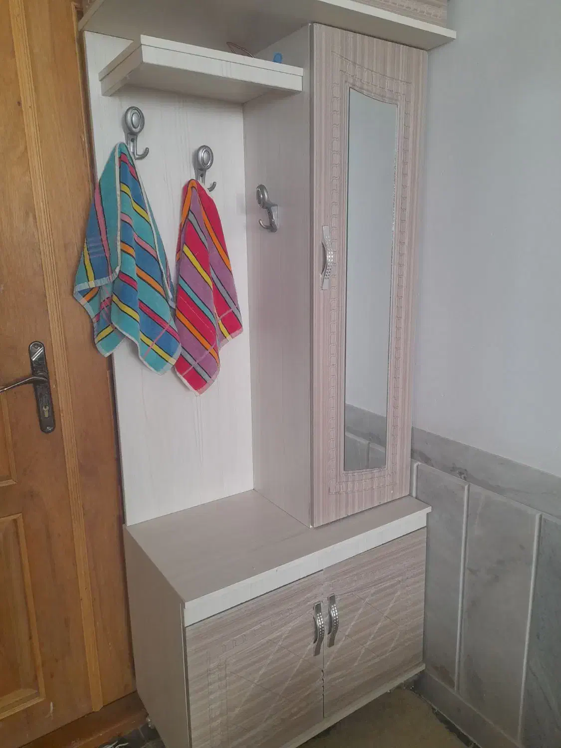 جاکفشی|جاکفشی، کمد، دراور|شیروان (خراسان), |دیوار