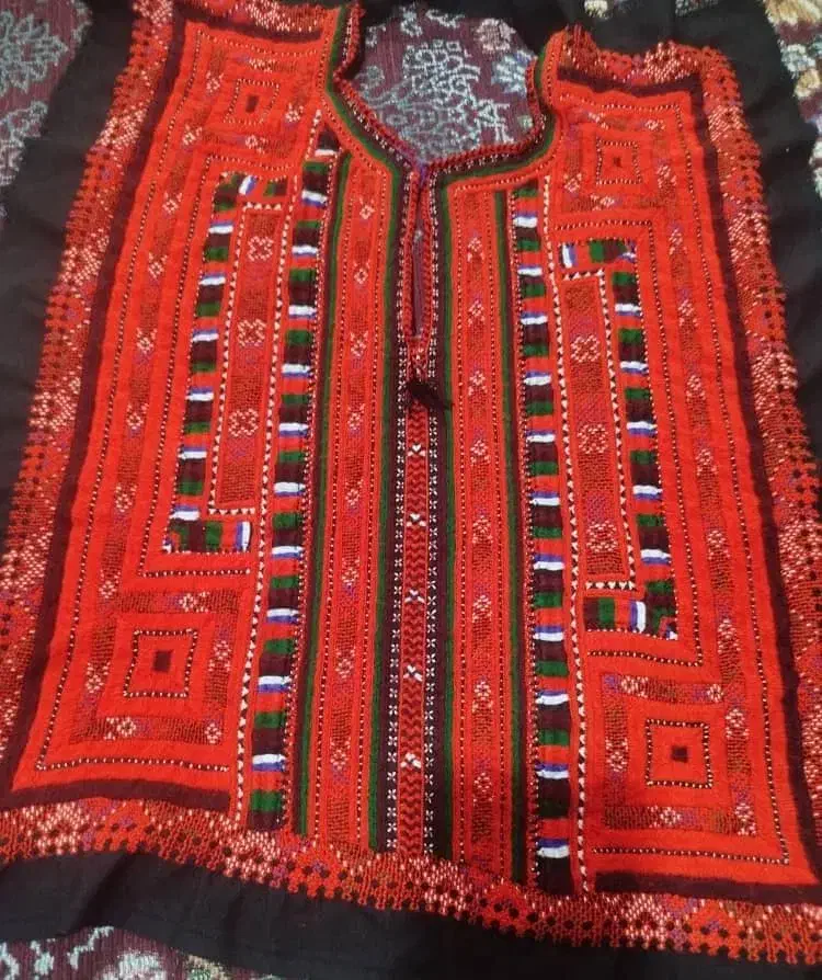 زیاستین|لباس|ایرانشهر, |دیوار