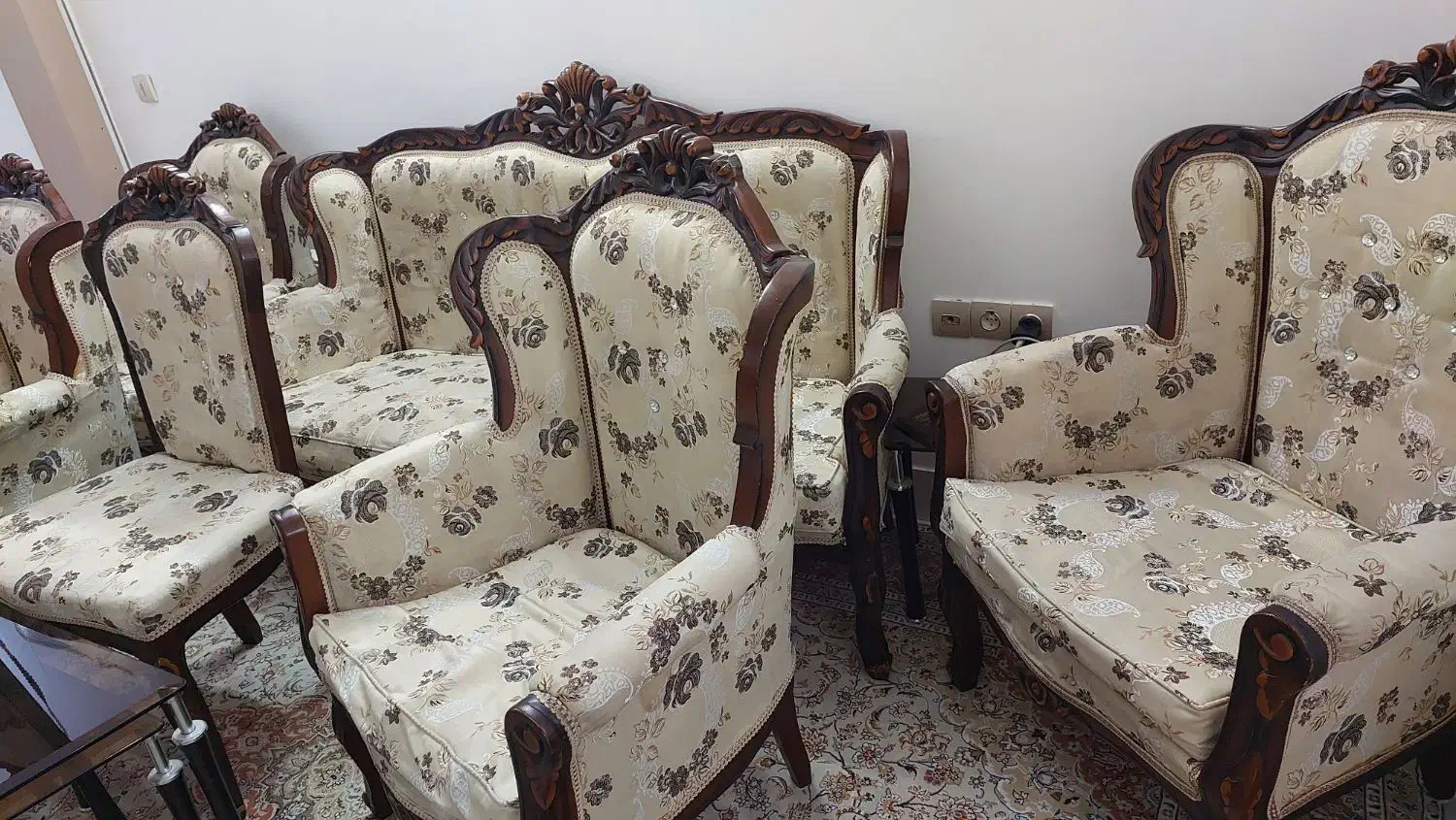 مبل ۹ نفره تمیز|مبلمان خانگی و میز عسلی|سبزوار, غرب نیروگاه|دیوار