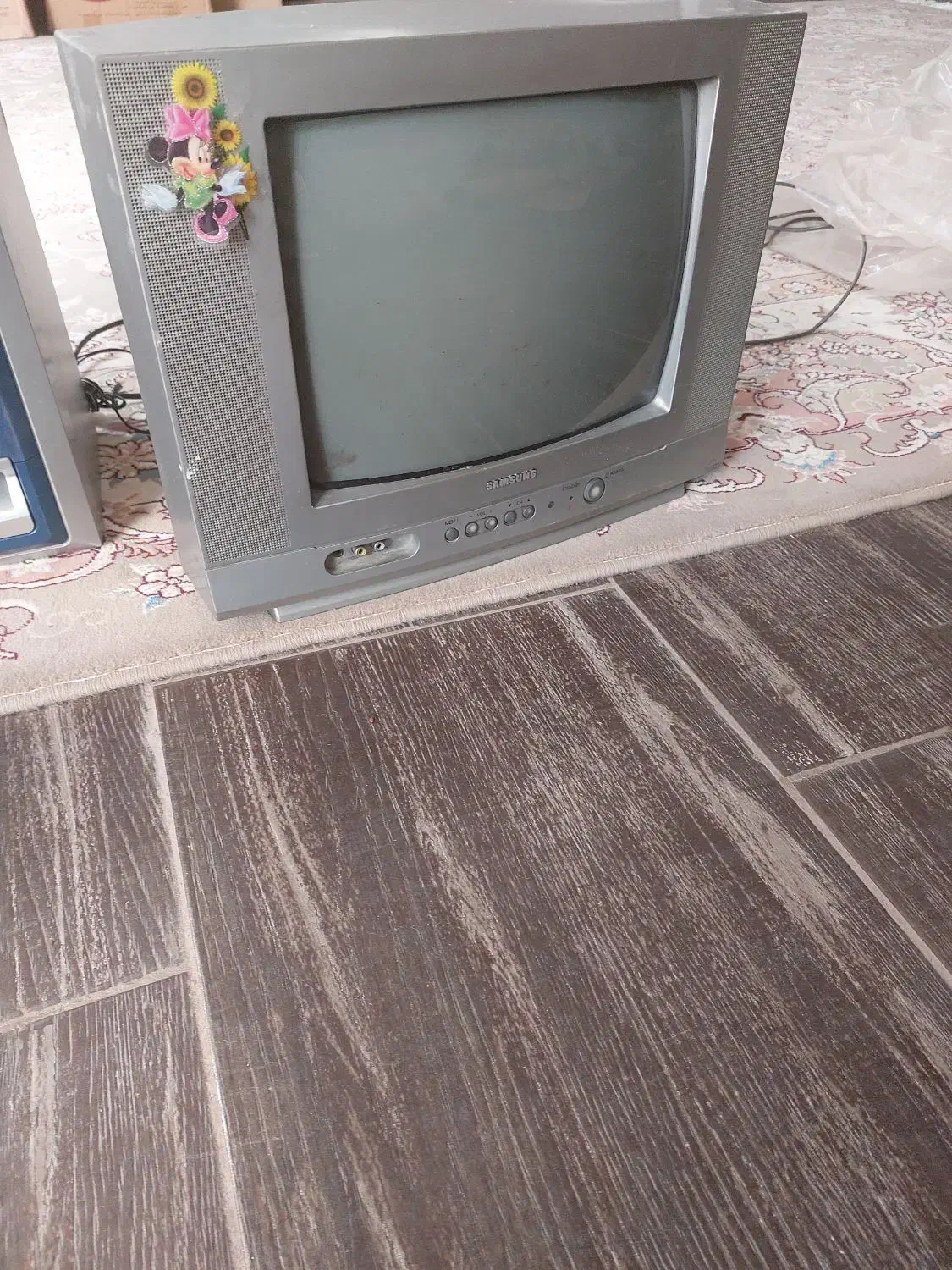 تلویزیون، چرخ خیاطی ،ضبط صوت|تلویزیون و پروژکتور|همدان, |دیوار