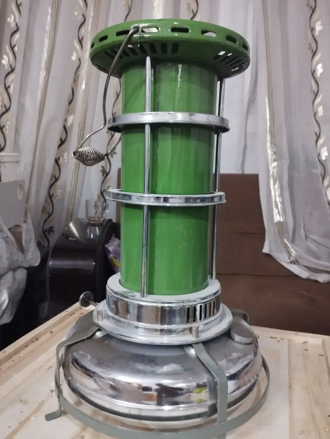 چراغ نفتی قدیمی عالی نسب|بخاری، هیتر، شومینه|یزد, |دیوار