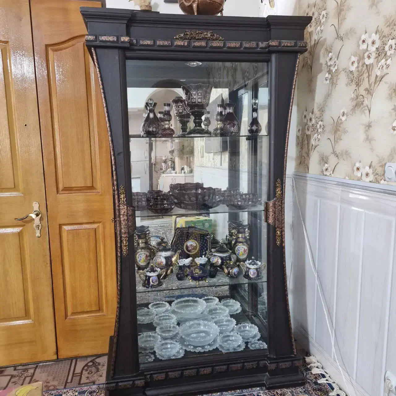 ویترین چوبی محکم|بوفه، ویترین، کنسول|قم, شهرک قدس|دیوار