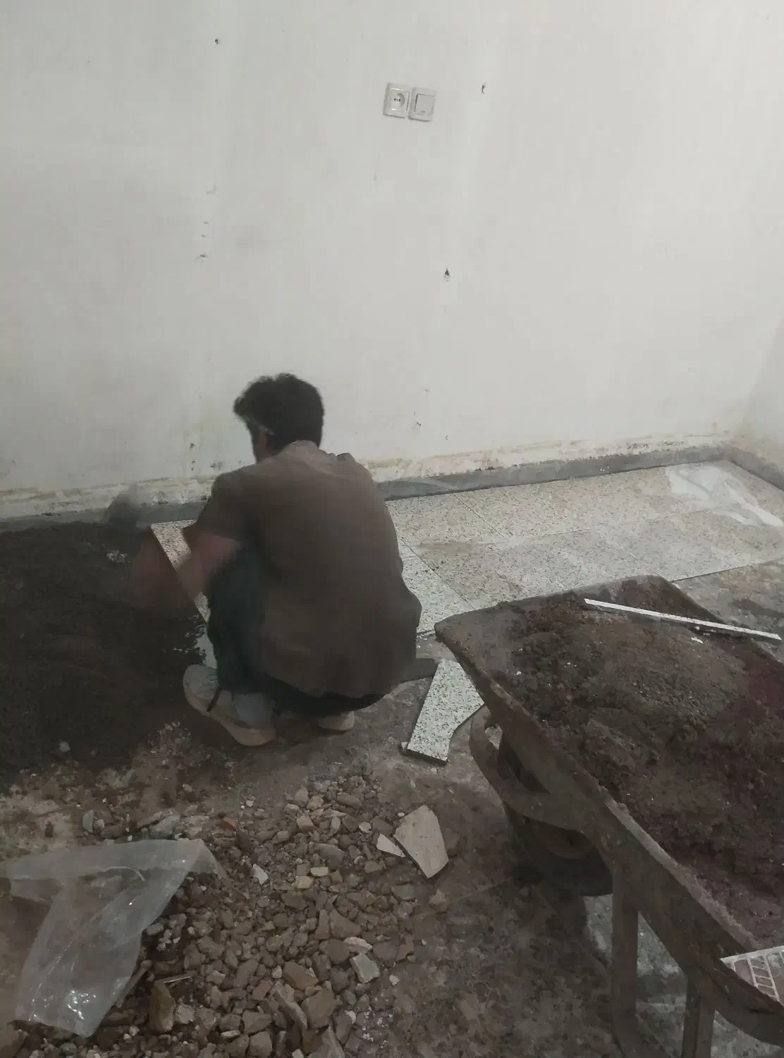 تخریب وتعمیرات ساختمانی پذیرفته میشود|خدمات پیشه و مهارت|اهواز, کوی شاهد|دیوار