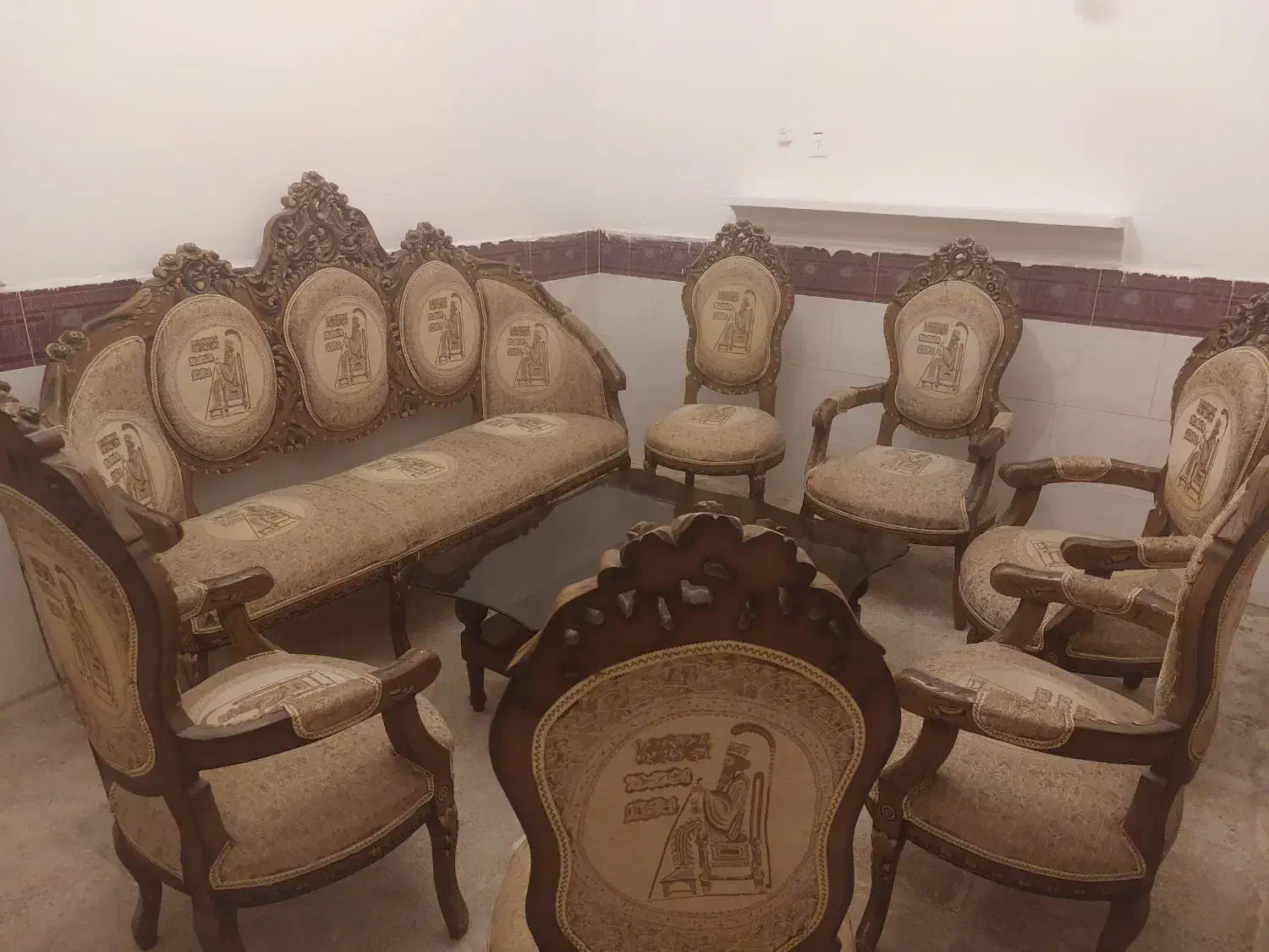 مبلمان کلاسیک ۹ نفره کاملا نو به همراه میز شیشه ای|مبلمان خانگی و میز عسلی|داراب, |دیوار