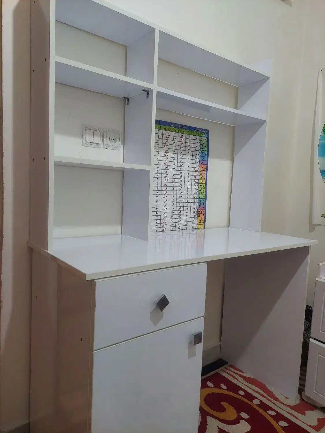 میز تحریر|میز تحریر و کامپیوتر|اصفهان, شیخ اشراق|دیوار