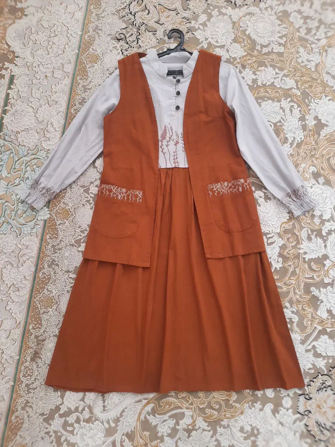 پیراهن و جلیقه زنانه و دخترانه گلدوزی|لباس|قائن, |دیوار