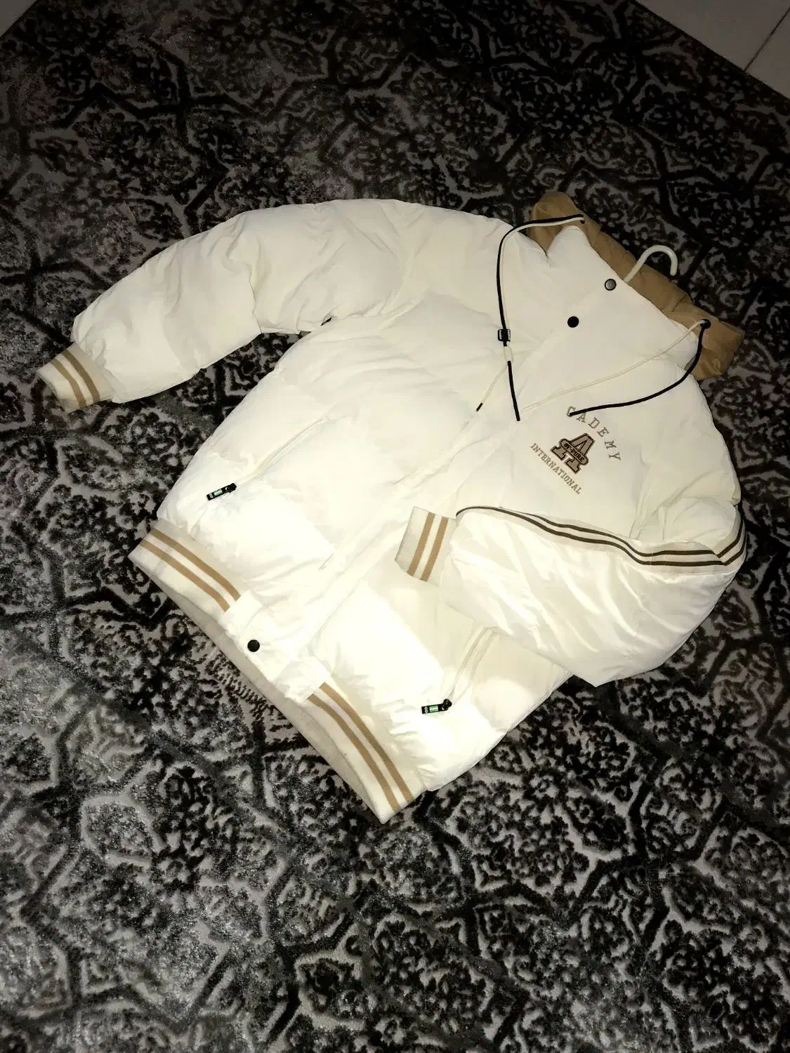 کاپشن اسپورت درحدنو|لباس|ساری, |دیوار