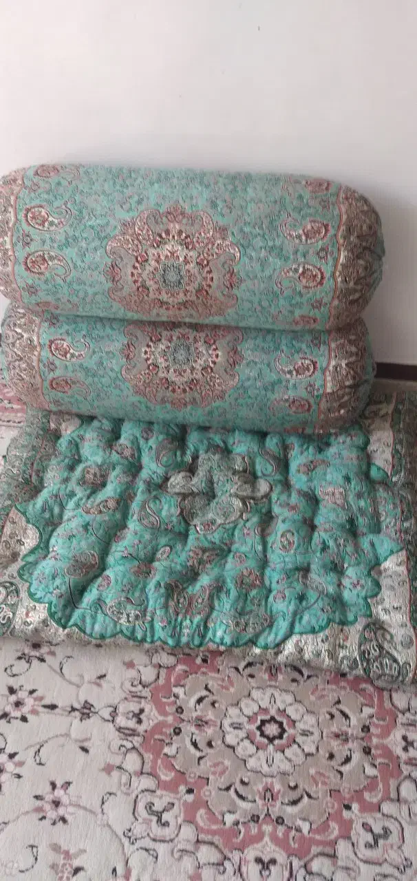 بالش لوله ای دوعدد و تشک کناره یک عدد|رختخواب، بالش، پتو|ایذه, |دیوار