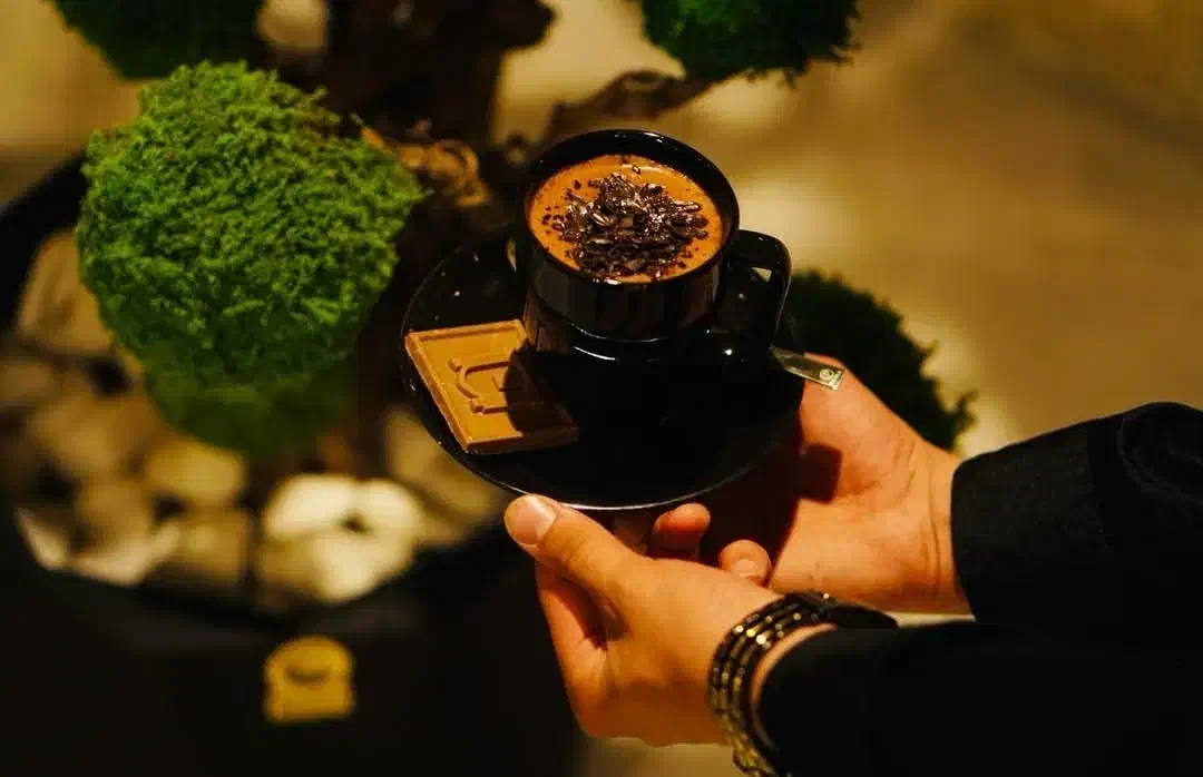 استخدام نیروی صندوقدار و هاست و سالنکار خانوم|استخدام خدمات فروشگاه و رستوران|تهران, آهنگ|دیوار