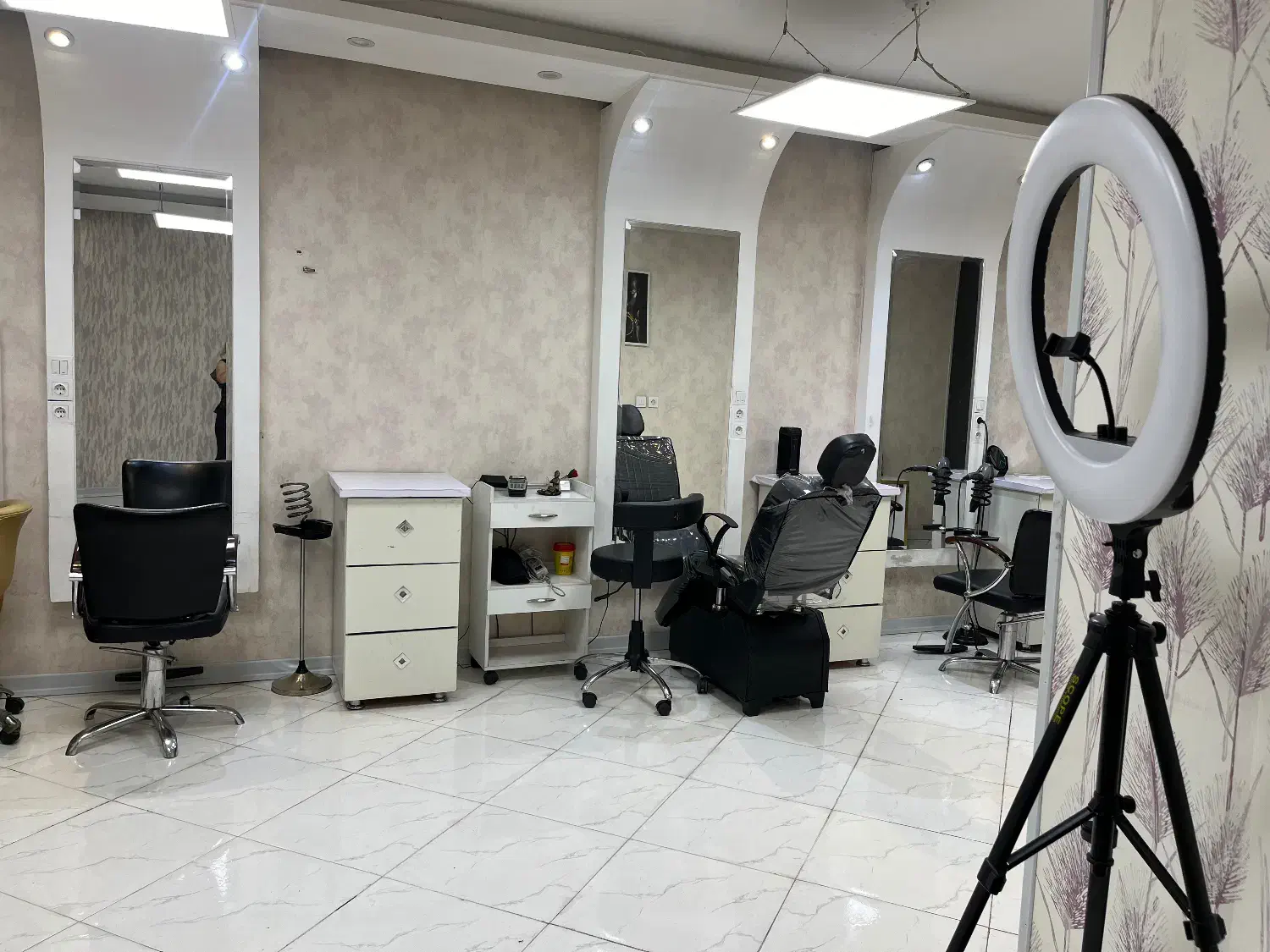 اجاره صندلی و لاین کامل در سالن زیبایی زنانه|خدمات آرایشگری و زیبایی|اصفهان, طامه|دیوار