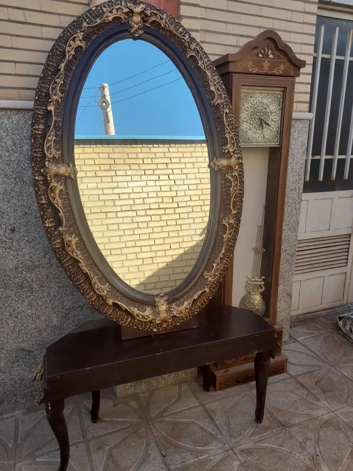 ساعت ایستاده و آیینه همراه با میز درحد نو|مبلمان خانگی و میز عسلی|میانه, |دیوار