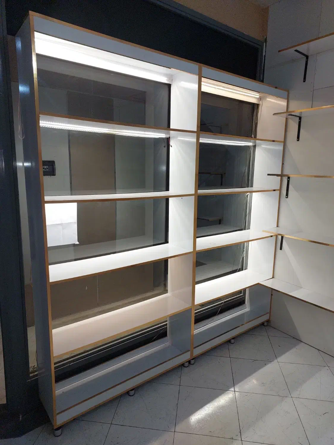 قفسه میز و دکور مغازه|فروشگاه و مغازه|گرمسار, |دیوار