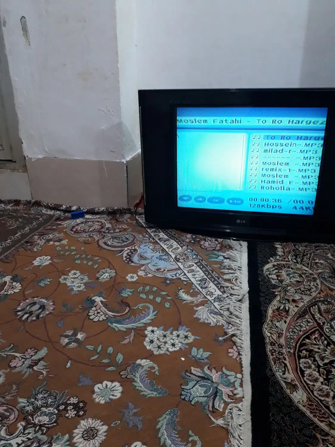 تلویزیون الجی۳۲ اینچ فلشخور|تلویزیون و پروژکتور|تفت, |دیوار