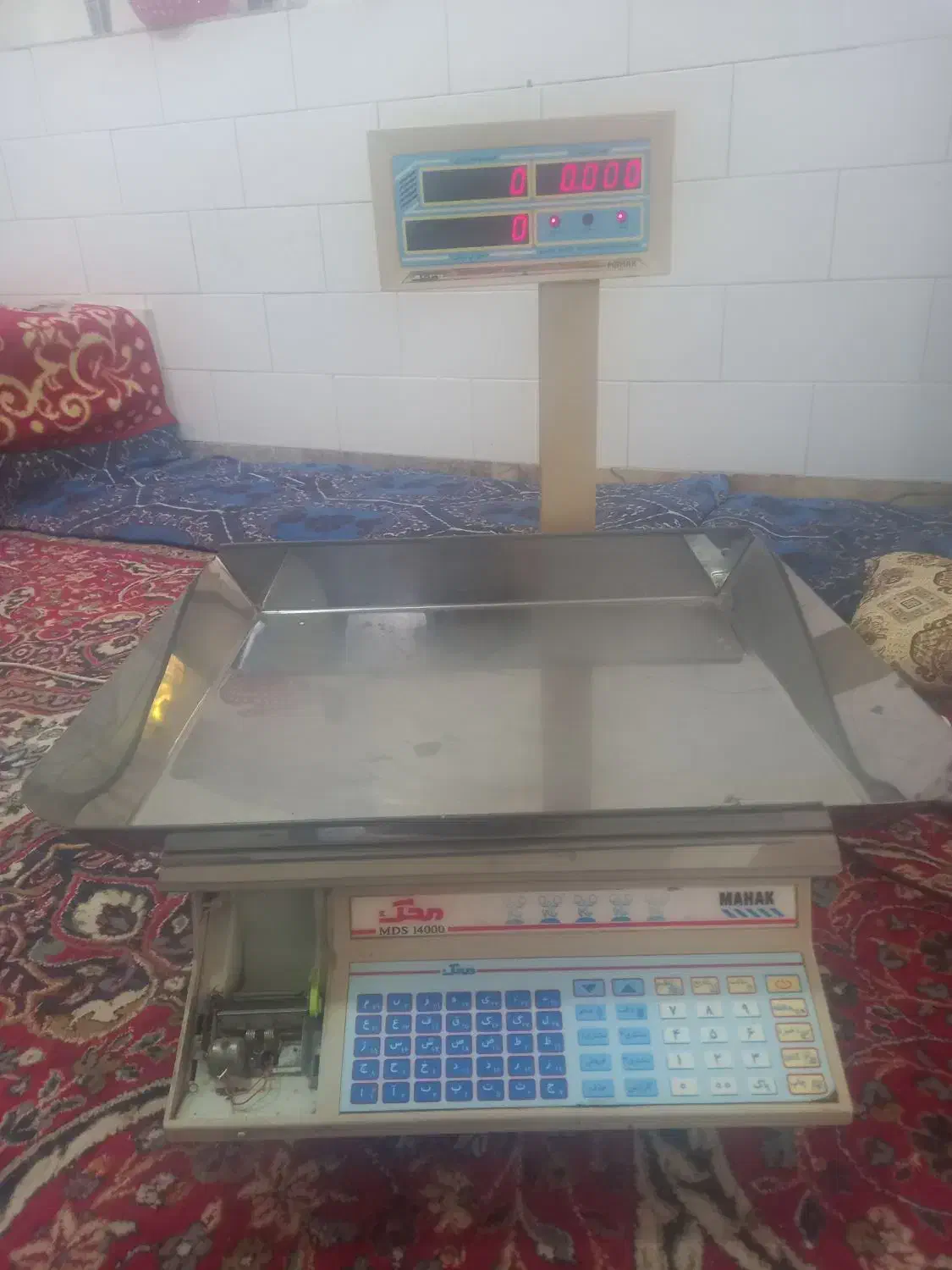 ترازو و نرم افزار حساب داری و خرک میوه|فروشگاه و مغازه|راور, |دیوار
