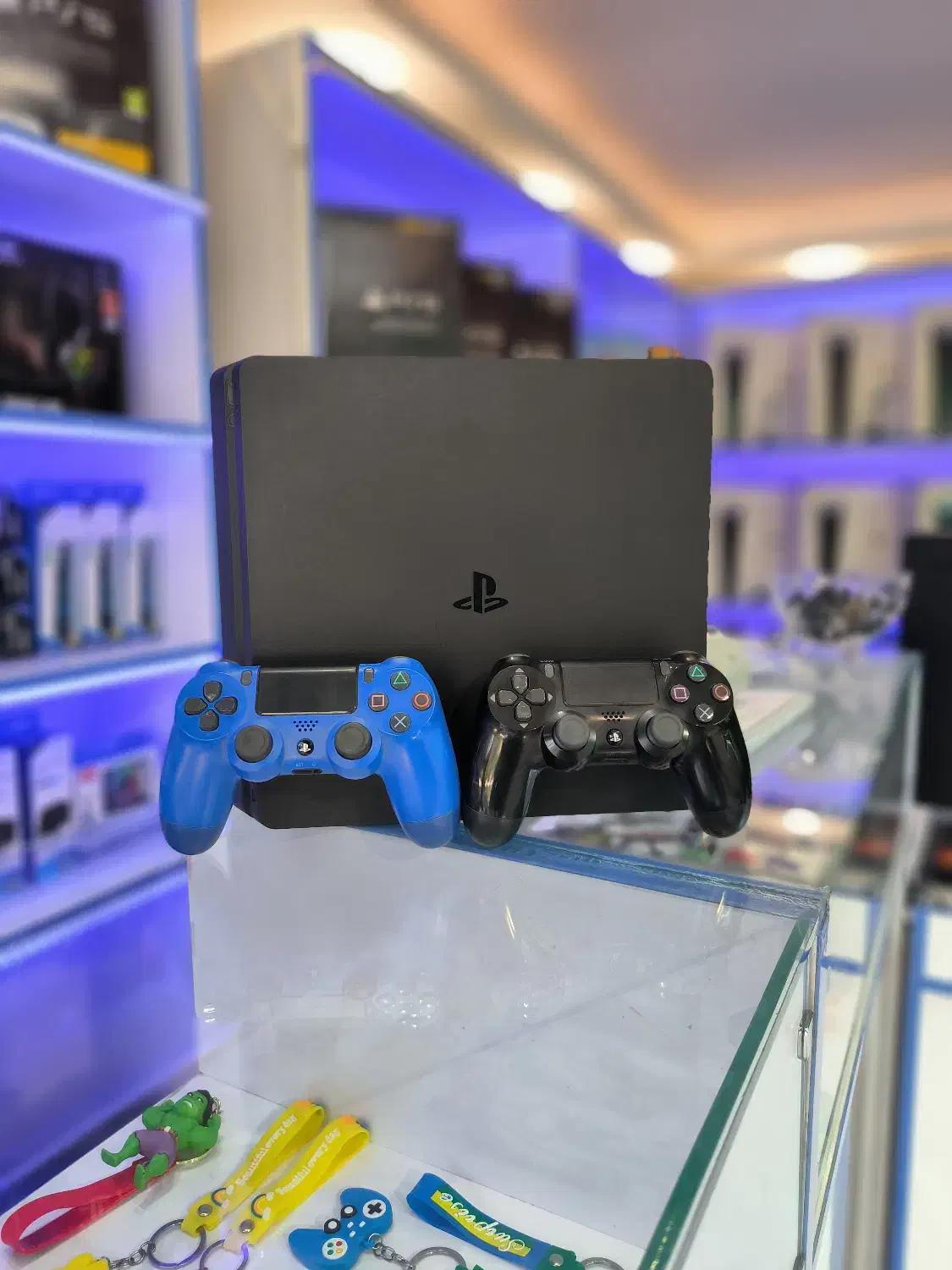 Ps4 slim دو دسته کپی خور|کنسول، بازی ویدئویی و آنلاین|قم, شهرک قدس|دیوار