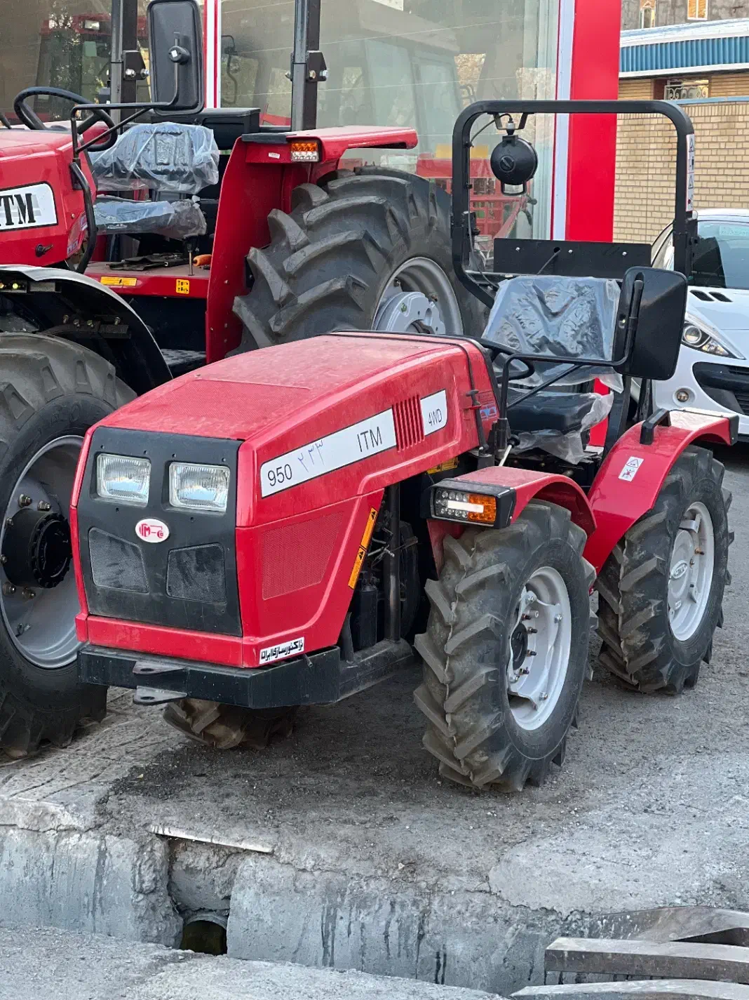 تراکتور ۹۵۰ گلدونی مدل ۱۴۰۳ صفر خشک|خودرو سنگین|میانه, |دیوار