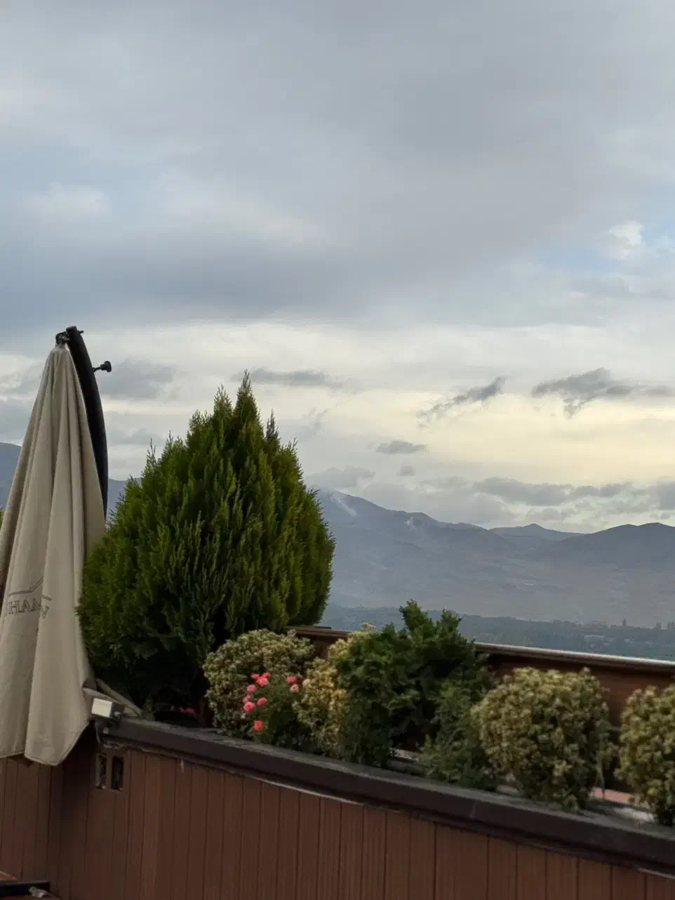 به یک باغبان نیازمندیم|استخدام سرایداری و نظافت|خوی, |دیوار