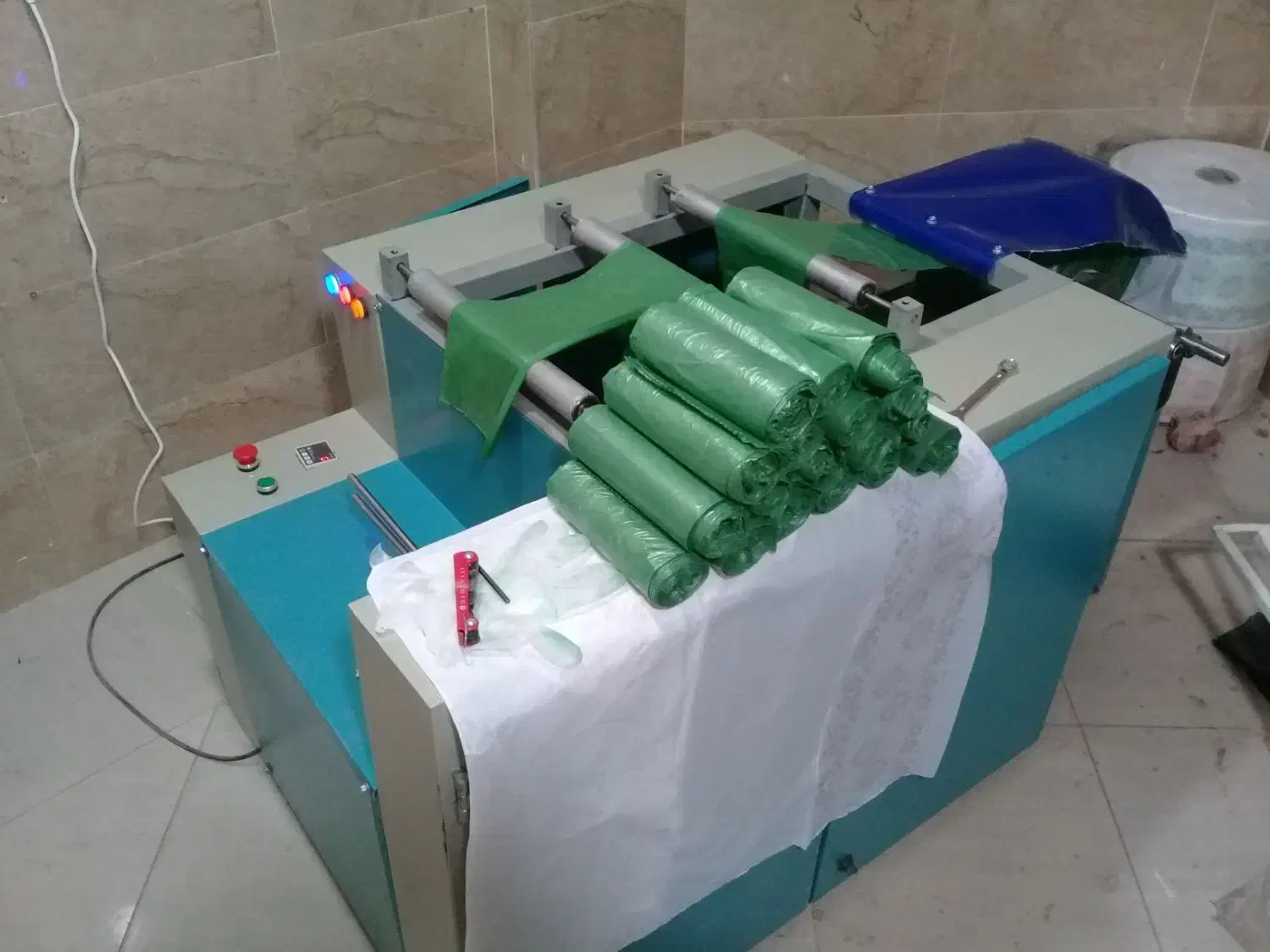 دستگاه رول کن سفره|ماشینآلات صنعتی|اندیشه, اندیشه فاز ۲|دیوار