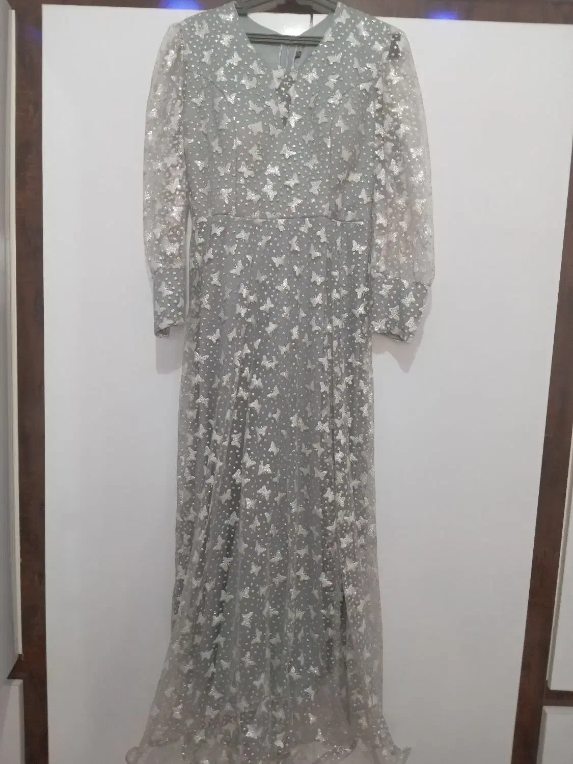 لباس مجلسی|لباس|درمیان, |دیوار