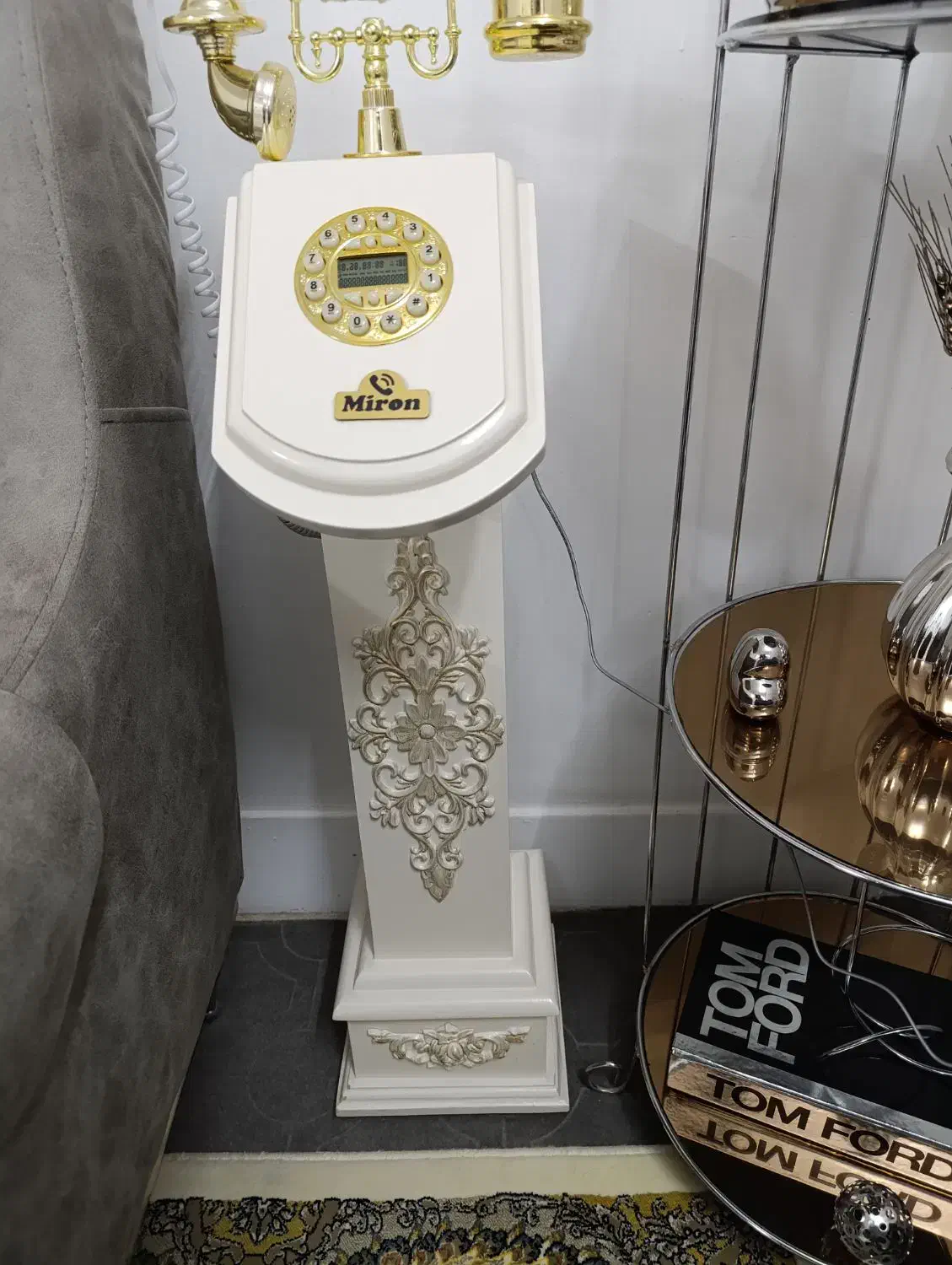 تلفن سلطنتی ایستاده|تلفن رومیزی|مشهد, انقلاب|دیوار