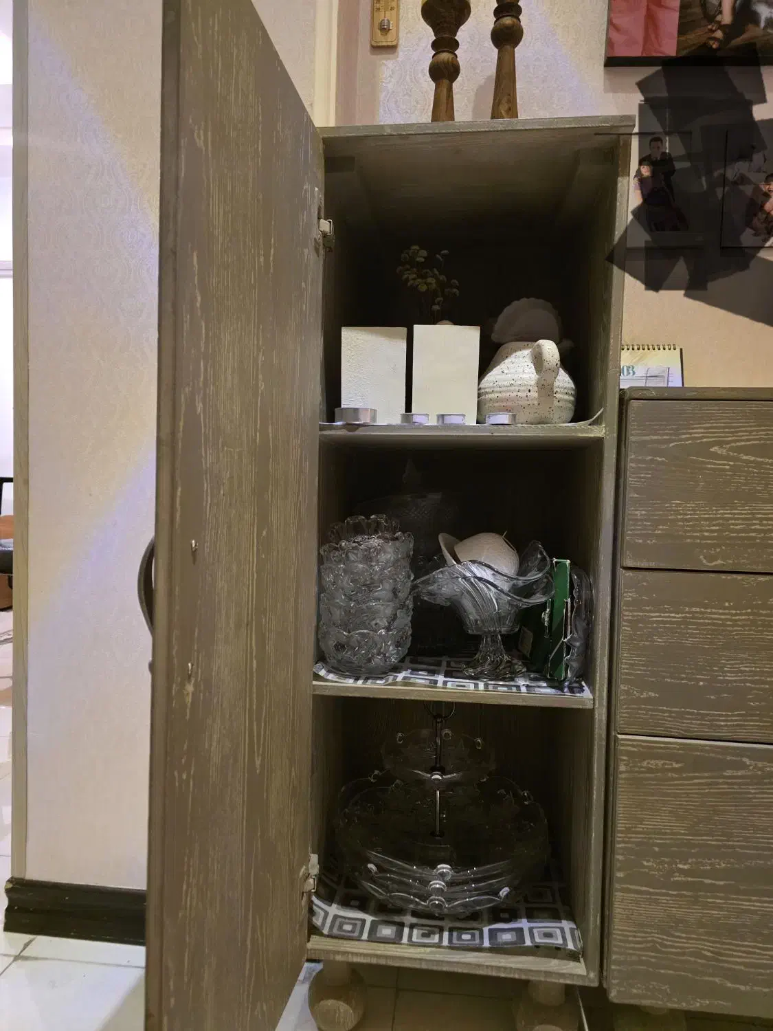 بوفه دو تکه از جنس چوب|بوفه، ویترین، کنسول|قم, بکایی|دیوار