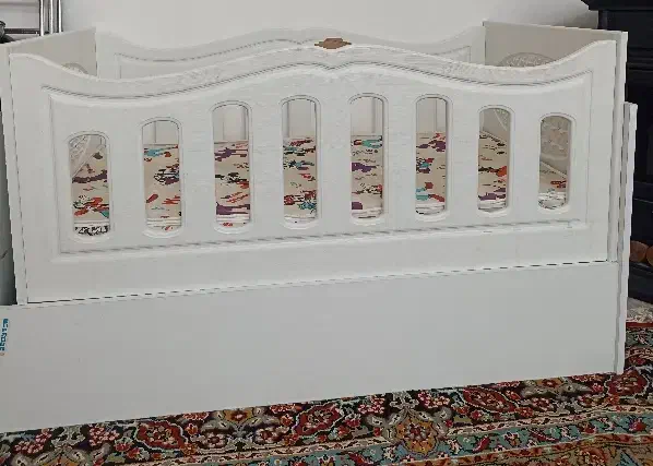 تخت خواب نوزاد|تخت و سرویس خواب|بیرجند, |دیوار