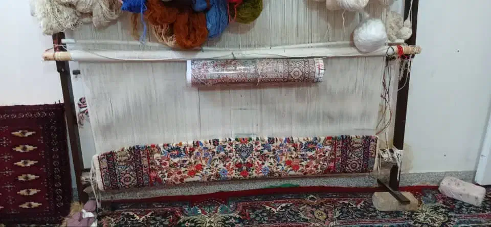 فرش همراه با کارگاه نخ و همه وسایل به فروش میرسد|فرش|اسدآباد, |دیوار