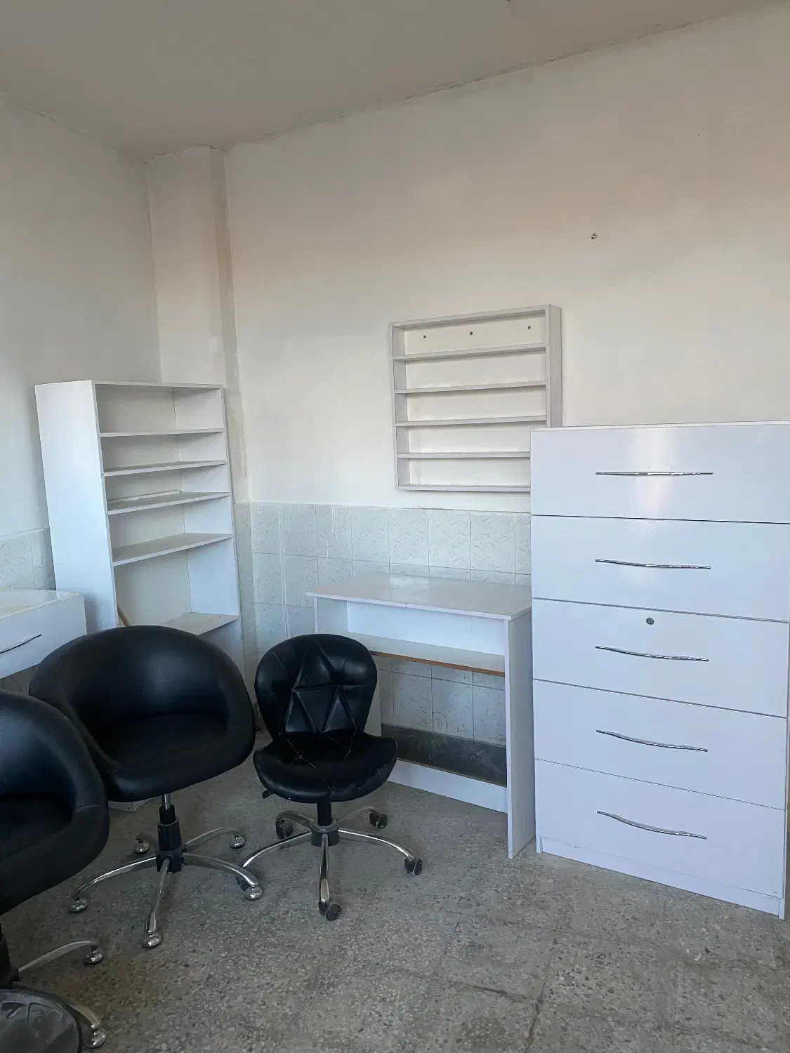 تجهیزات ارایشگاه، لوازم سالن ارایشی|آرایشگاه و سالن‌های زیبایی|کلاردشت, |دیوار