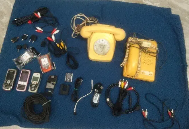 تلفن قدیمی و قاب نوکیا|تلفن رومیزی|ورامین, ورامین|دیوار