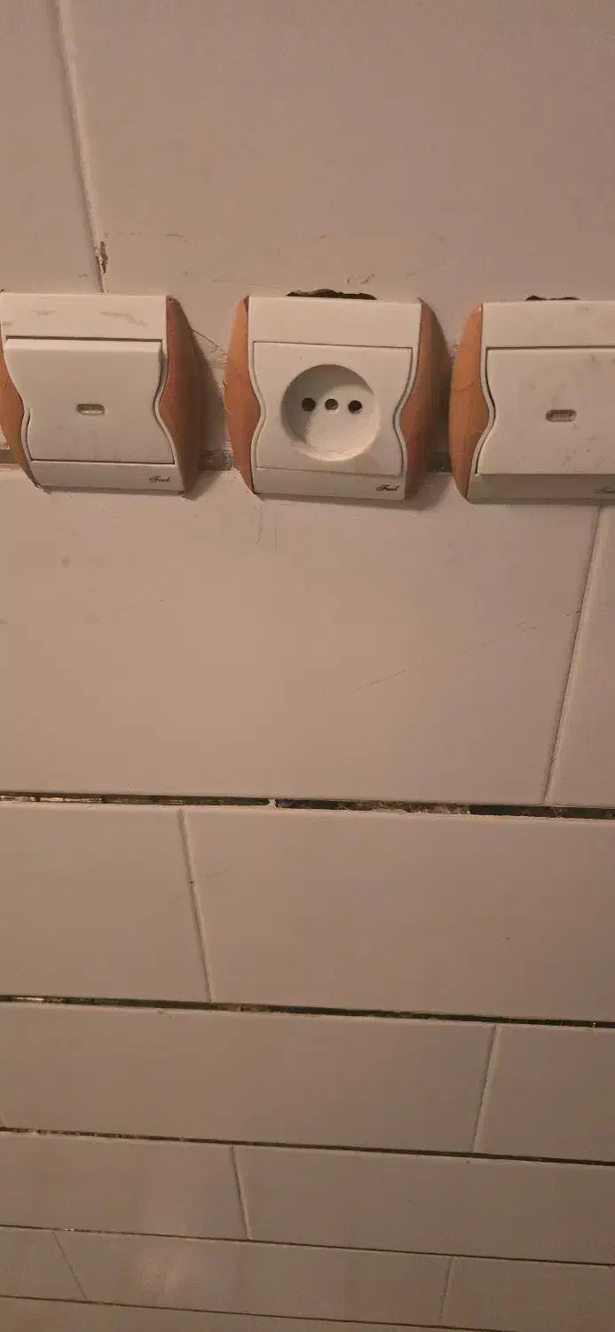 کلیدوپریزدست دوم|مصالح و تجهیزات ساختمان|شهرضا, |دیوار